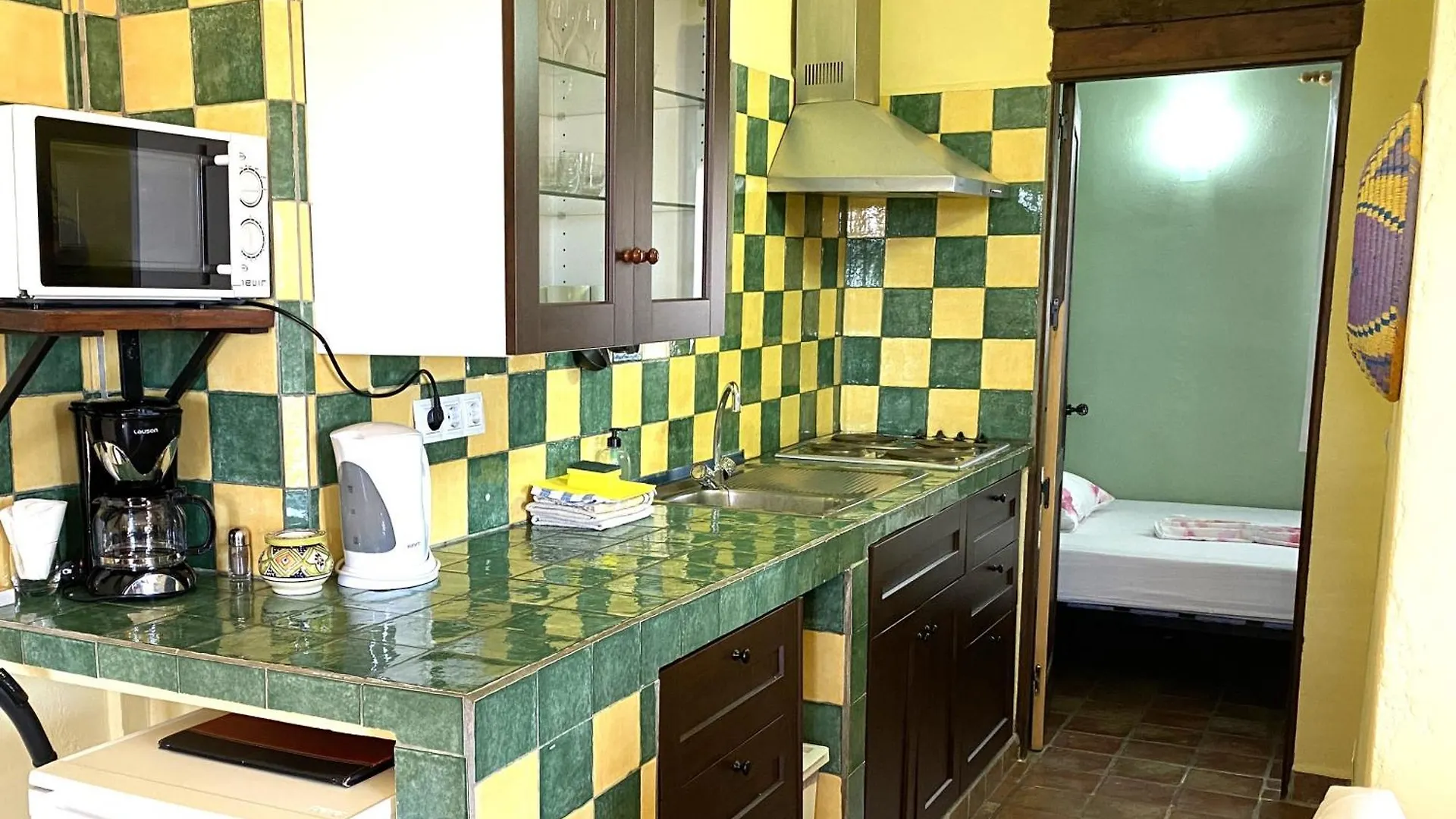 Castle Tower Ground Floor Apartment In Rural Holiday Park 'Cezanne' Tolox Spain