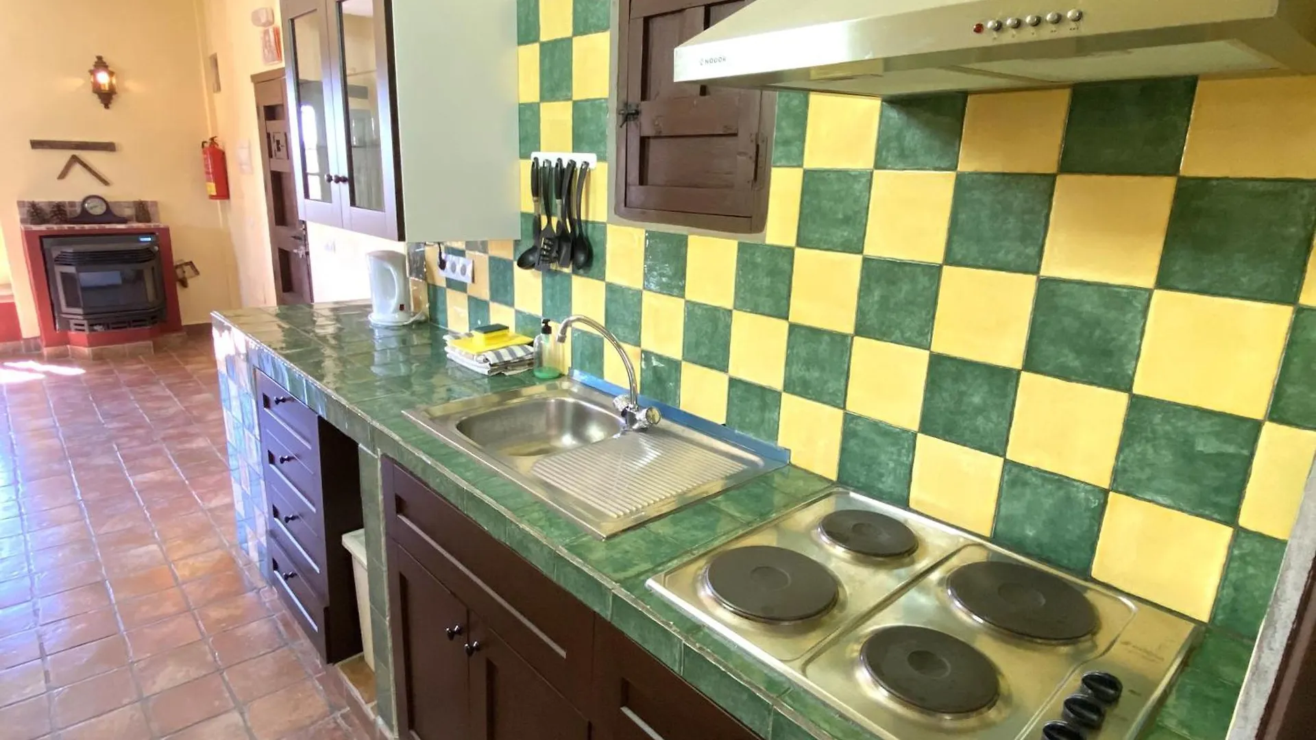Castle Tower Ground Floor Apartment In Rural Holiday Park 'Cezanne' Tolox